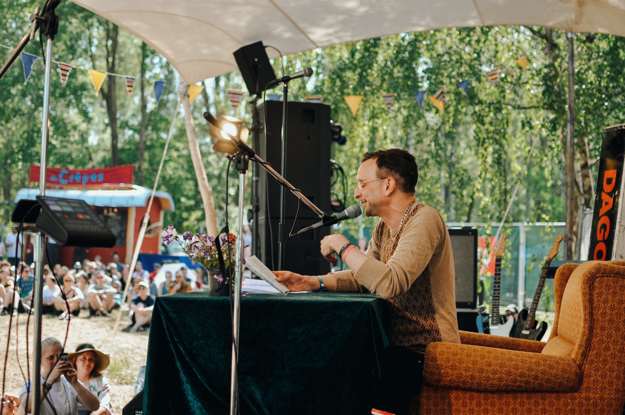 Sänger am Keyboard auf der Bühne, Foto vom Immergut-Festival, © Nina Sartorius