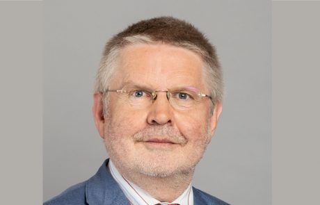 Portraitfoto von Prof. Dr. Hans-Guenter Henneke