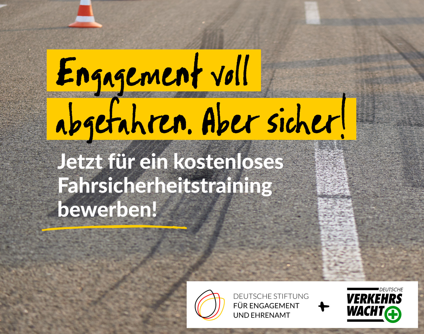 Grafik mit dem Foto einer Fahrbahn mit Verkehrshütchen, Fahrbahnmarkierung und Bremsspuren. Text: Engagement voll abgefahren. Aber sicher! Jetzt für ein kostenloses Fahrsicherheitstraining bewerben. Logo der DSEE und der Deutschen Verkehrswacht